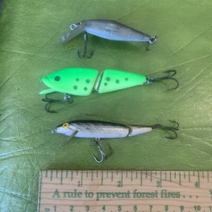 3 Vintage Fishing Lures Lot Deal Crankbaits Guaranteed Fish Catchers - Picture 1 of 12