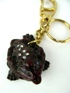 Estatuilla de resina roja de rana de fortuna asiática Feng Shui chino pedrería llavero - Imagen 1 de 6