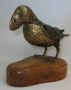 #71 – Signed PUFFIN Bronze Sculpture – 11/150 by HUNT on Wood Base - Picture 1 of 10