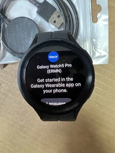 Samsung Galaxy Watch5 Pro SM-R920 45mm Titanium Case with D-Buckle Sport Band  - - Photo 1 sur 4