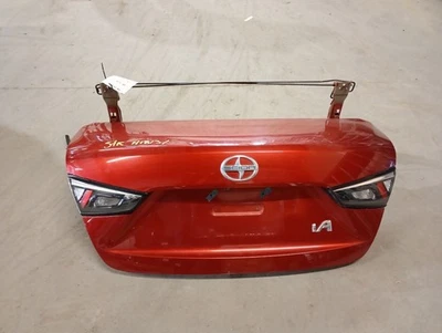 Trunk/Hatch/Tailgate Sedan With Rear View Camera Fits 16-18 YARIS 3961567 - Imagem 1 de 4