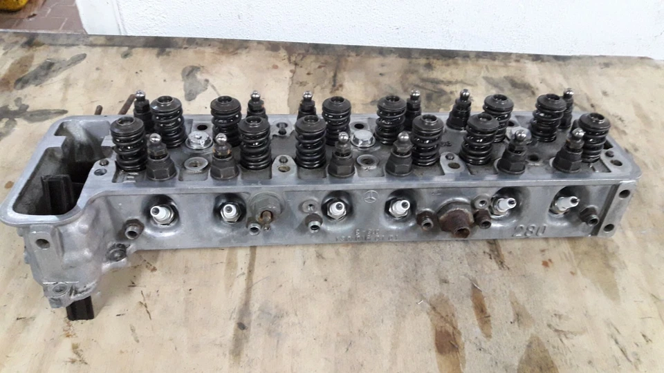 MERCEDES BENZ W108 W109 280 ENGINE CYLINDER HEAD W/ VALVES ASSEMBLY 222MB129-M2# - Image 1 of 4