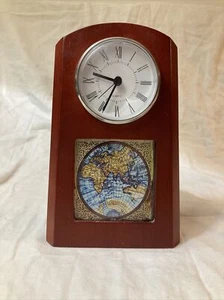 Reloj de escritorio vintage de cuarzo con marco pequeño y globo - Imagen 1 de 7