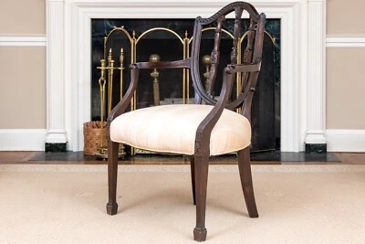 Silla con brazo trasero escudo caoba tallada estilo blanco hepple del siglo XIX Jorge III Foto 1 de 4