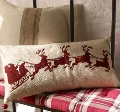ALMOHADA LUMBAR TRINEO SANTA NAVIDAD GRANERO CERÁMICA RENO ROJO CREWEL 26" * 12" LN Foto 1 de 4
