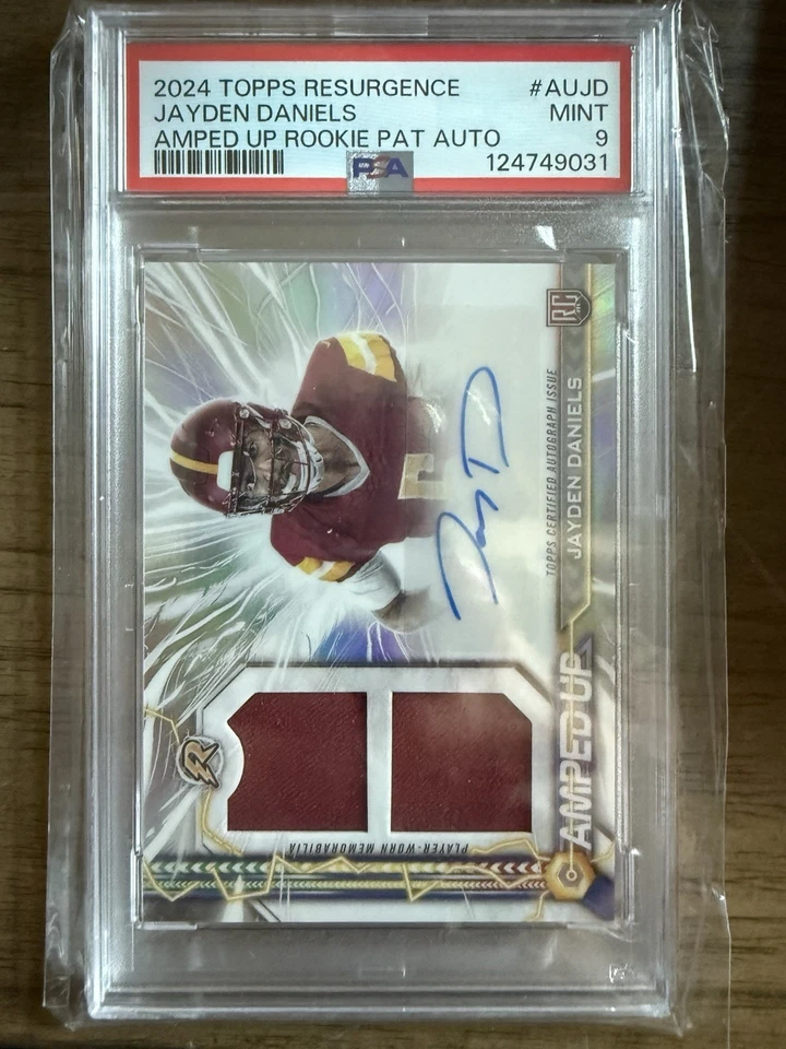 Parche de novato amplificado Topps Resurgence 2024 autógrafos Jayden Daniels #AU-JD  Foto 1 de 2