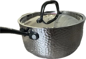 Olla para salsa de acero inoxidable martillada Fleischer and Wolf con tapa grado profesional 1 qt - Imagen 1 de 15