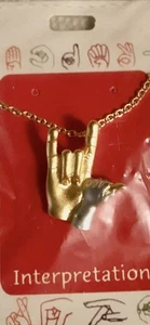 ASL "I Love You" Gold Halskette - Silberfarben Kind Hand hält Erwachsene Daumen. - Bild 1 von 2
