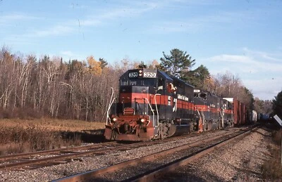 Corrediça de trem duplicada Maine Central GP-40 #320 11/2001 Readfield Maine - Imagem 1 de 2