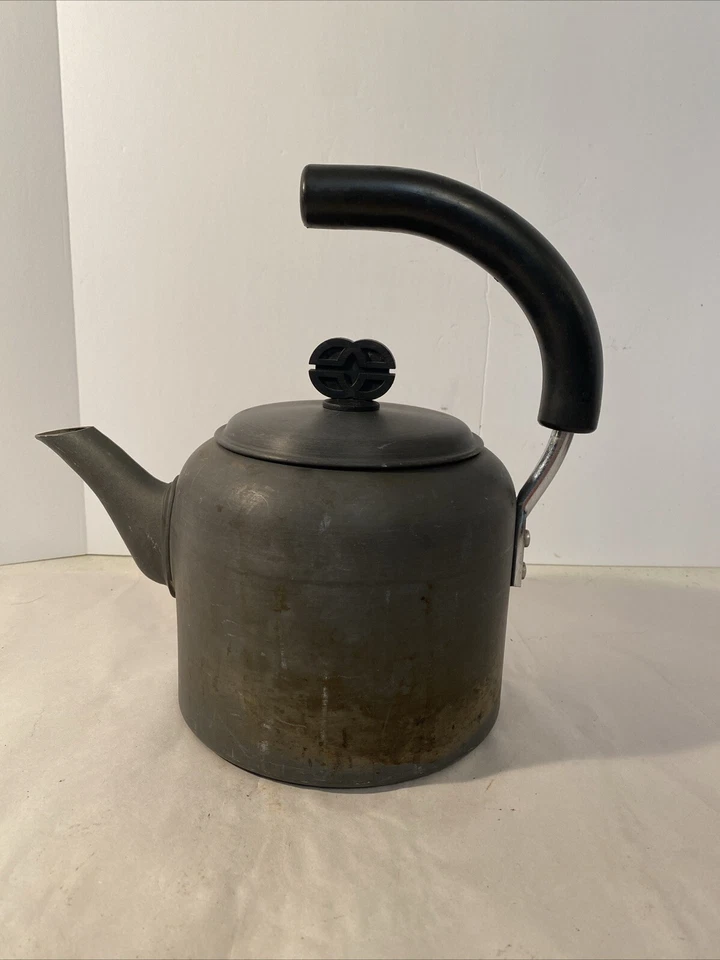 Tetera de metal Calphalon hecha en Irlanda anodizada 2 cuartos aspecto con acabado celta Foto 1 de 4