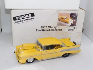Danbury Mint 1957 Chevy Pro Street Hardtop Yellow Bel Air Chevy 1:24 Diecast - Imagen 1 de 5