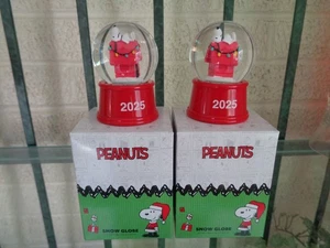 2 PEANUTS Snow Globe 2025 Snoopy Holiday (NUEVO EN CAJA) JC Penney Exclusivo Navidad - Imagen 1 de 11