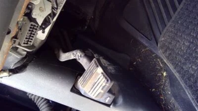 ПЕДАЛЬ аварийного тормоза 1999 CHEVROLET SILVERADO 2500 - Изображение 1 из 4