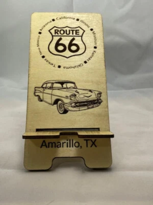 Soporte para teléfono celular rústico Route 66 temático con láser grabado '57 Chevy y logotipo Foto 1 de 3