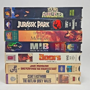 VHS Film Lot Jurassic Park Männer in Schwarz junger Frankenstein Outlaw Josey Wales - Bild 1 von 23