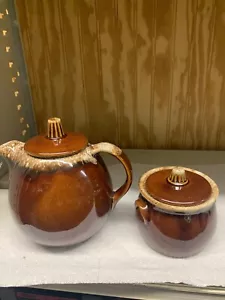 VINTAGE MCM HULL BROWN DRIP TEAPOT AND MATCHING SUGAR BOWL - Picture 1 of 9