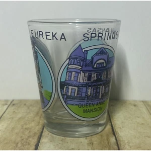 Vaso de chupito coleccionable Eureka Springs Arkansas AR Buildings recuerdo único de 1 oz - Imagen 1 de 5