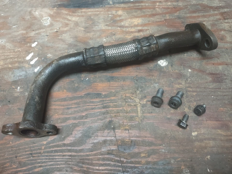Tubo de drenaje de aceite turbo de 5 cilindros Audi OEM. Audi 100, 200, 5000 Quattro Turbo Foto 1 de 2