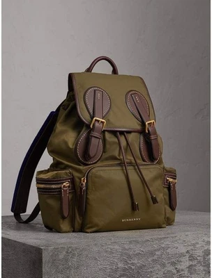 Bolsa Burberry Nylon Runway Large Backpack Verde Original - Image 1 of 4