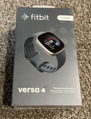 Fitbit Versa 4 by Google – Smartwatch - Bild 1 von 3