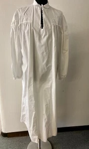 Vintage 70's Women's White Cotton Nightgown with embroidered and pleated Front - Picture 1 of 11