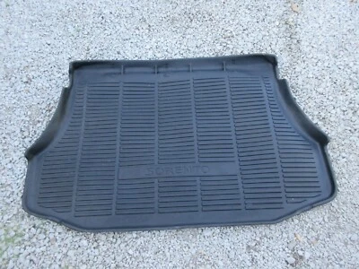 2003-2009 KIA SORENTO ЛОГОТИП OEM ЗАДНИЙ ГРУЗОВОЙ НАПОЛЬНЫЙ КОВРИК РЕЗИНОВЫЙ - Изображение 1 из 4