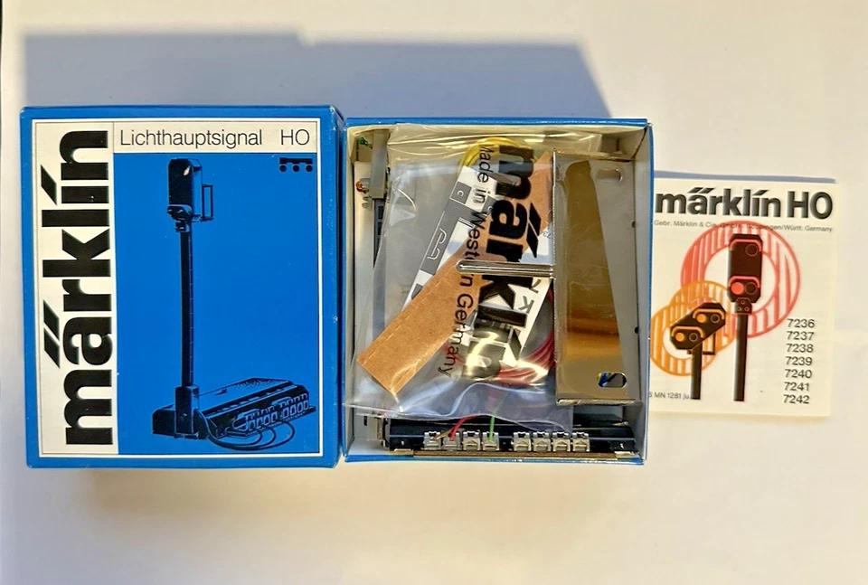 Märklin H0 7240 Light Main Signal With Contact Plate  / AIl Original  /  LNIB - Image 1 of 2