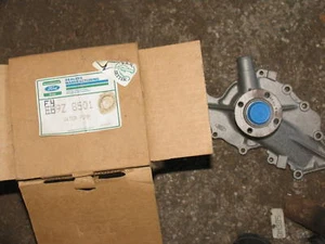 92 93 94 Ford Ranger 3.0 Water Pump - Picture 1 of 2
