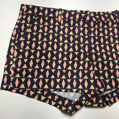 H&M Shorts Womens Size 10 Geometric Multi Print Stretch Mid Rise Flat Front - Image 1 of 4
