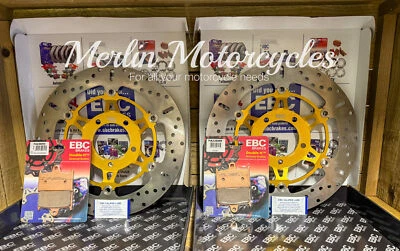 Conjunto completo de discos e pastilhas de freio dianteiro Triumph Sprint GT 2010-2014 EBC - Imagem 1 de 4