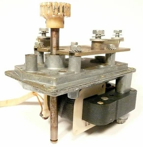 WURLITZER 3500 / 3510 / 3560 Funcionando - PIEZA DE MECANISMO - MOTOR DE CESTA - Imagen 1 de 3