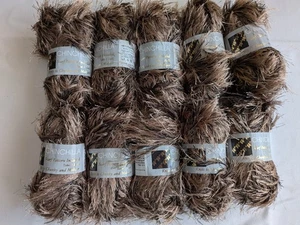 Chinchilla Black and Brown Chunky Eyelash Knitting Yarn - 10 X 50g Balls - Picture 1 of 8