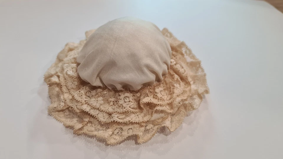 Chapeau pour poupée ancienne - Photo 1/3