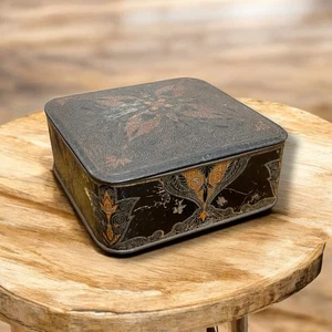 Antigua caja de lata de chocolate/galletas holandesas Art Nouveau - Holanda - en relieve  - Imagen 1 de 13