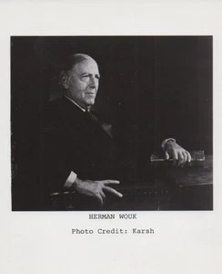1983 Pressefoto Autor Herman Wouk posiert für Fotograf Yousuf Karsh - Bild 1 von 2