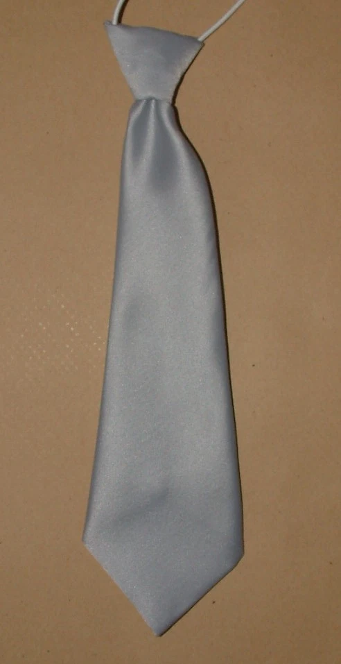 WIZ KRAWATTEN AUF ELASTISCH FÜR JUNGEN/KINDER - SILBERGRAUE KRAWATTE - BRANDNEU - HERGESTELLT IN UK