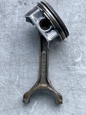 2013 NISSAN NV2500 ENGINE PISTON W/ CONNECTING ROD OEM - Image 1 of 4