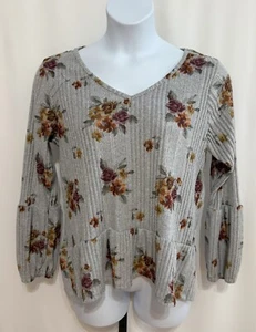 Maurices ladies size XL knit top with floral print and v-neck. - Picture 1 of 9