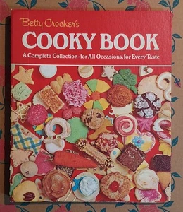 Vintage Betty Crockers Cooky Book Hardcover Cookbook 1970 10th Print Christmas - Picture 1 of 5