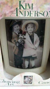 Vintage Kim Anderson Glowing Art Kerze 2000 Mädchen & Junge Blume 2-seitiges Design - Bild 1 von 4