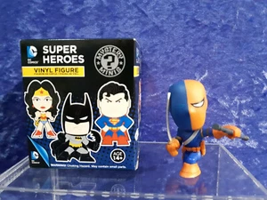DC Comics Funko Mystery Mini Super Heroes Vinyl Figure loose Deathstroke 1/12 - Picture 1 of 3