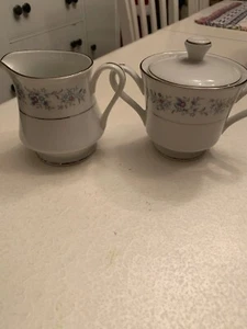 WELLIN FINE BLOSSOM TIME CHINA SUGAR BOWL & CREAMER JAPAN - Picture 1 of 4