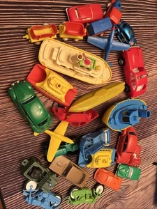 Konvolut 23 alte Plastik Autos Züge Boote Flugzeuge - Bild 1 von 6