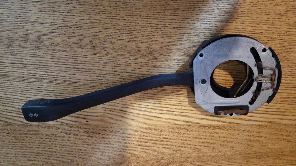 大众 SCIROCCO MK 2 GT II 指示灯堆叠开关 FK 4527 正品零件 — 第 1/1 张图片