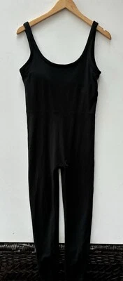 Mono Vuori Grande Gris Oscuro Sin Mangas Essenyial Tejido de Sueño Cuello Redondo Foto 1 de 4