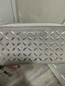 Michael Kors pearl grey wallet Wristlet Large Wallet - Picture 1 of 5