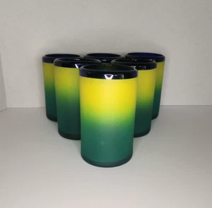 JUEGO 6 VASOS DE VIDRIO MEXICANOS SOPLADOS A MANO ESMERILADOS AMARILLO VERDE BORDE AZUL HERMOSO - Imagen 1 de 10
