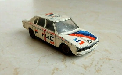 Винтажная французская автомобильная игрушка BMW 530 от SOLIDO 1:43 FILA белого цвета 80-е - Изображение 1 из 4