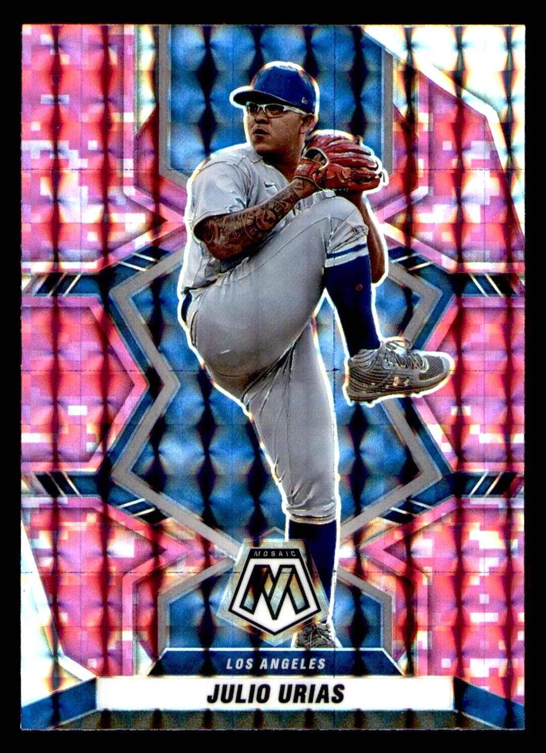 2022 Panini Mosaic Julio Urias Pink Camo Prizm #188 - Los Angeles Dodgers
