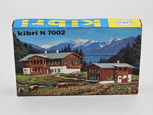 Kibri 7002 Spur N Bausatz Berghäuser - Eisenbahn - Neu und unbespielt OVP - Bild 1 von 3